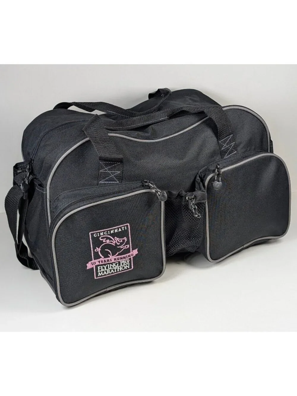 Flying Pig Marathon Cincinnati Ohio Workout Bag Duffel Tote Black Runner Zip Gym